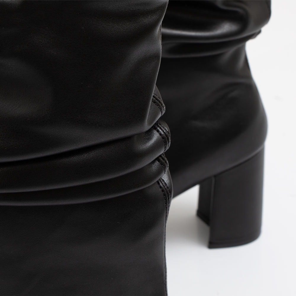 Bota Preta Slouchy